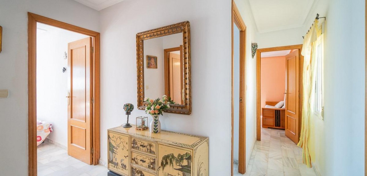 Sale - Villa -
Torrevieja - La Mata