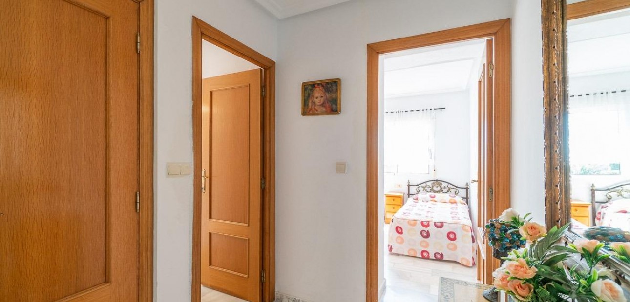 Sale - Villa -
Torrevieja - La Mata