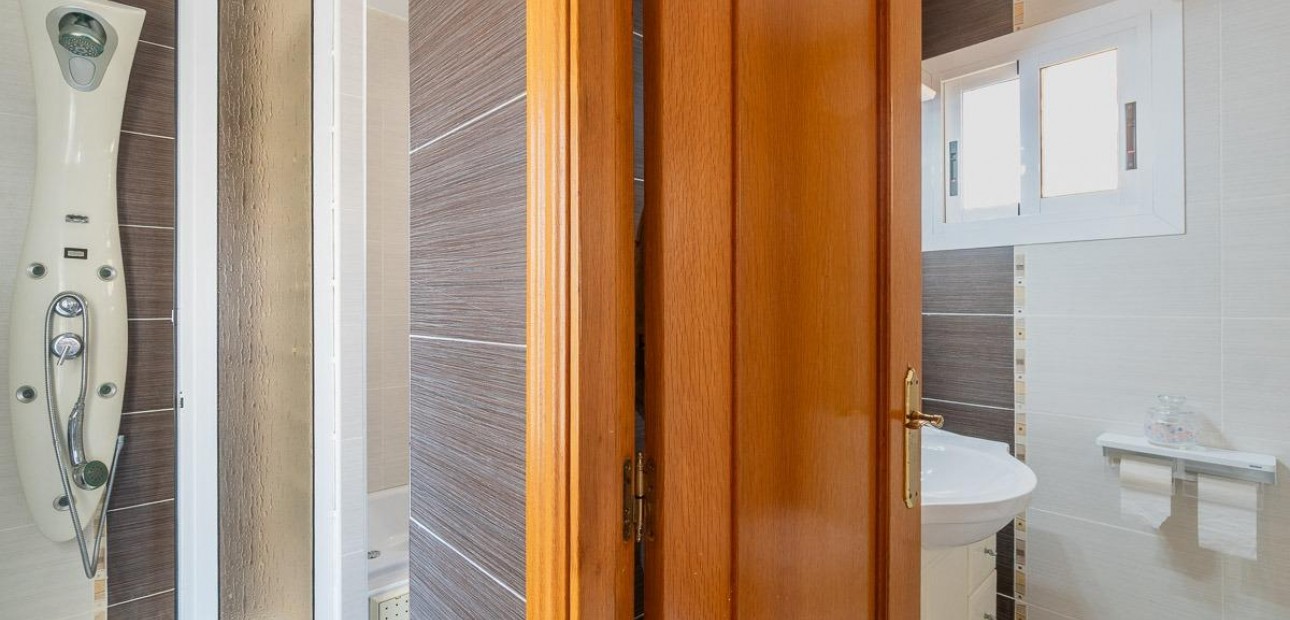 Sale - Villa -
Torrevieja - La Mata