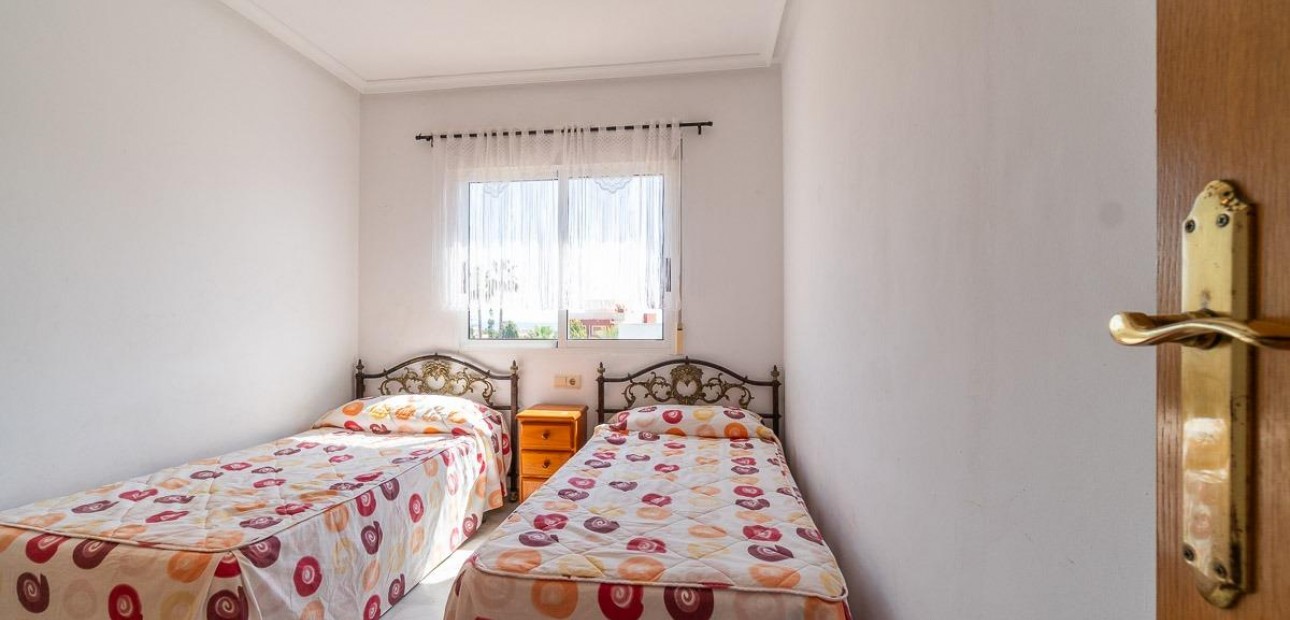 Sale - Villa -
Torrevieja - La Mata
