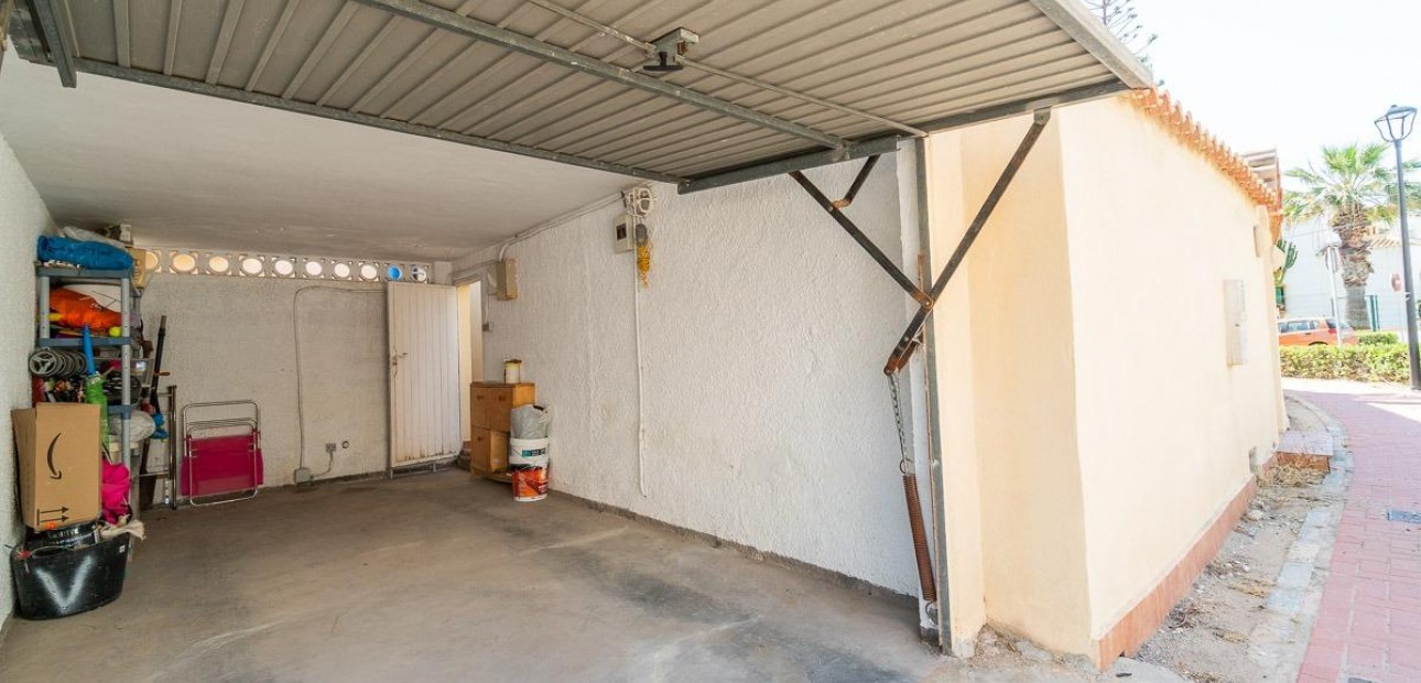 Sale - Villa -
Torrevieja - La Mata