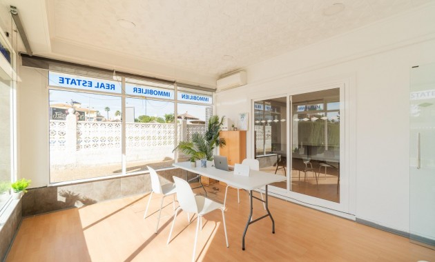 Verhuur - Commercial Unit -
Orihuela Costa - La Zenia