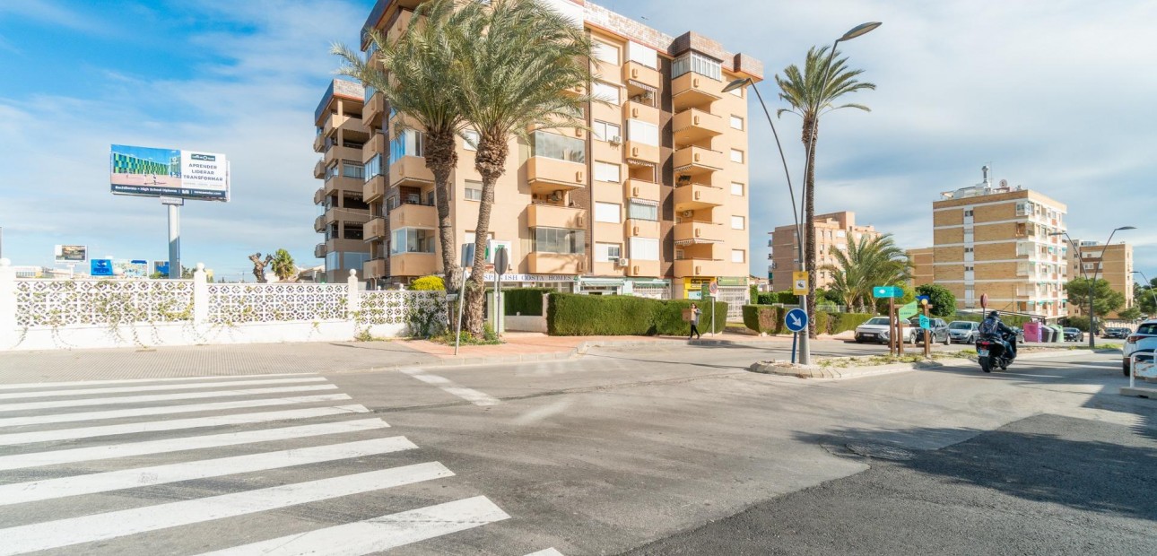 Verhuur - Commercial Unit -
Orihuela Costa - La Zenia