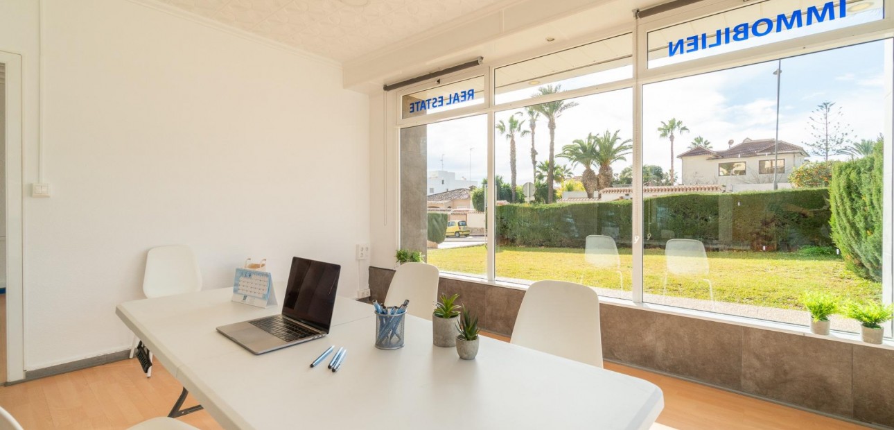 Verhuur - Commercial Unit -
Orihuela Costa - La Zenia
