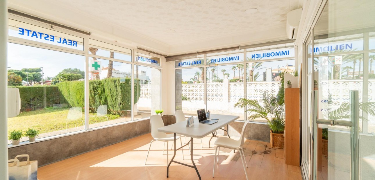 Verhuur - Commercial Unit -
Orihuela Costa - La Zenia