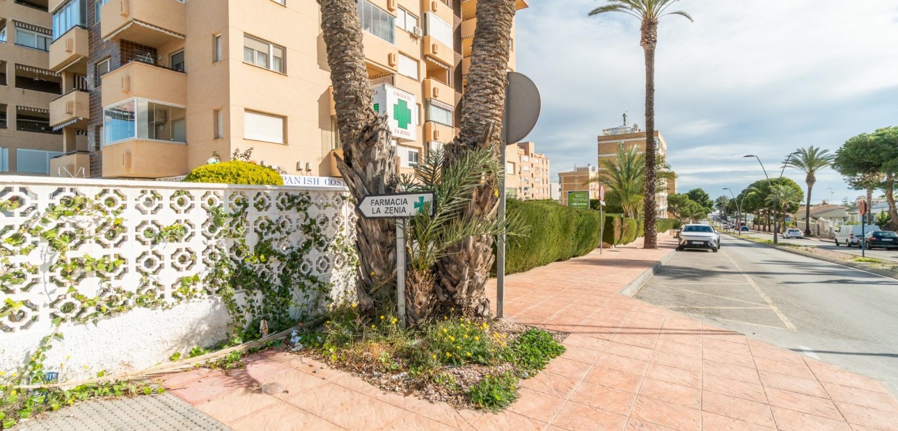 Verhuur - Commercial Unit -
Orihuela Costa - La Zenia