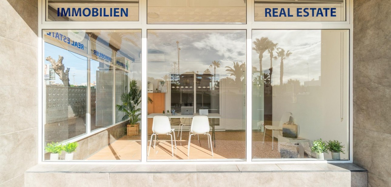 Verhuur - Commercial Unit -
Orihuela Costa - La Zenia
