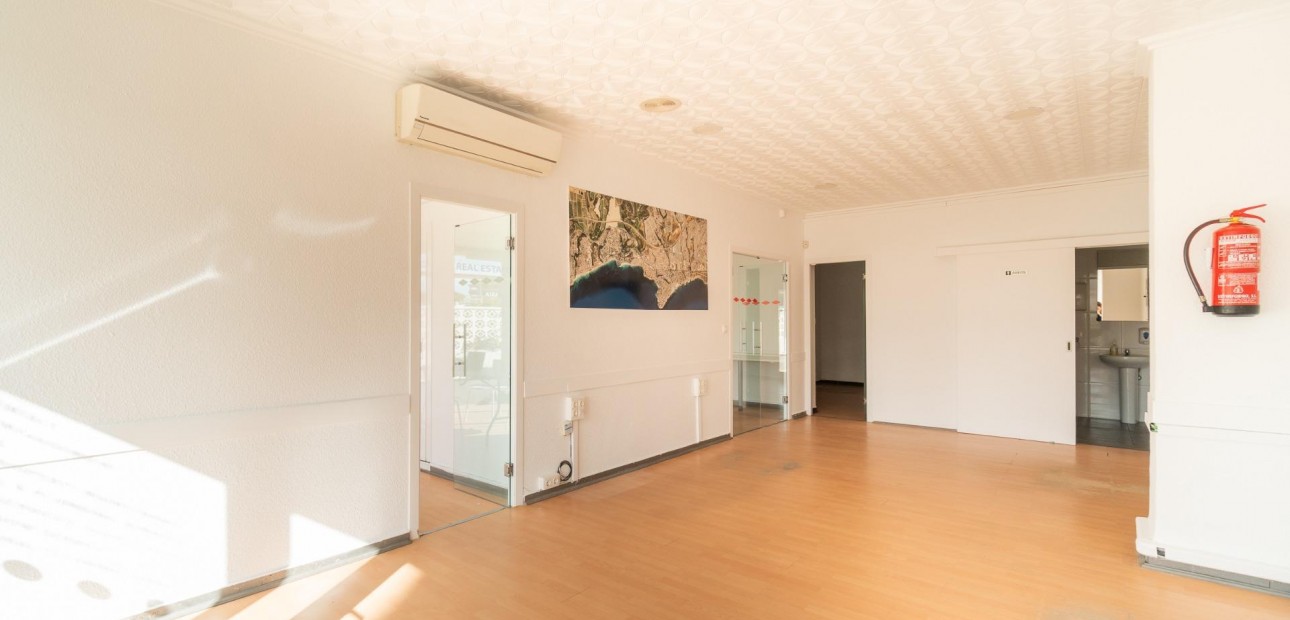 Verhuur - Commercial Unit -
Orihuela Costa - La Zenia