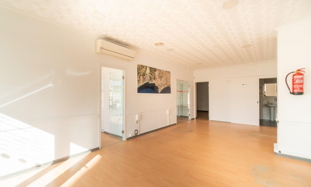 Verhuur - Commercial Unit -
Orihuela Costa - La Zenia