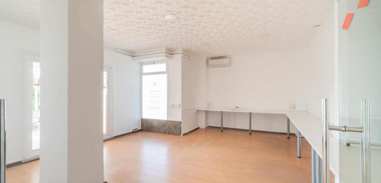 Verhuur - Commercial Unit -
Orihuela Costa - La Zenia