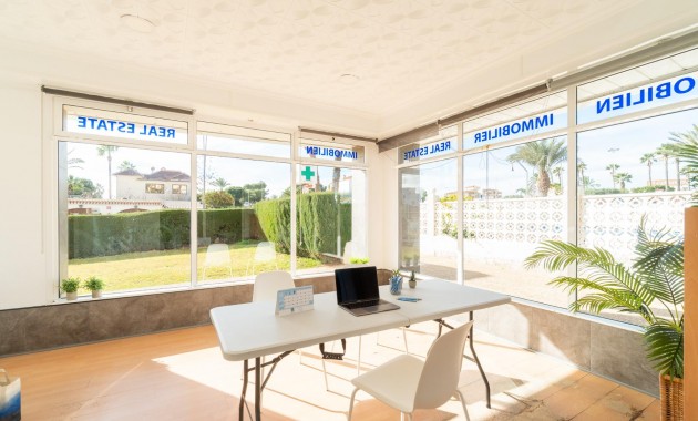Verhuur - Commercial Unit -
Orihuela Costa - La Zenia