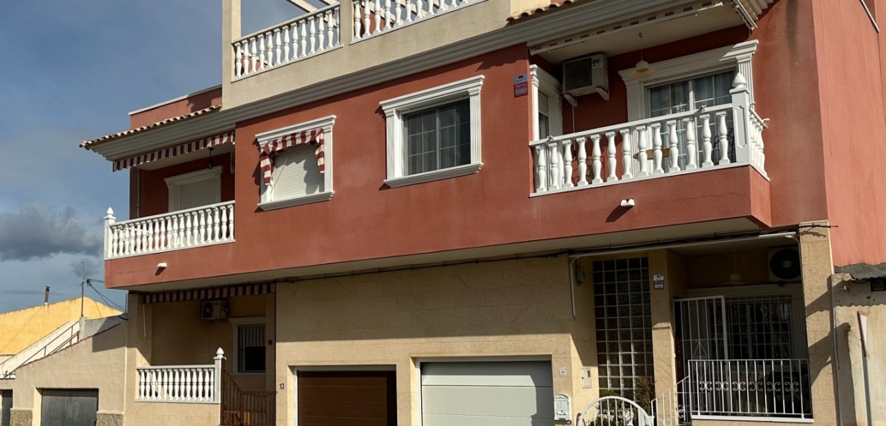 Herverkoop - Herenhuis -
Bigastro