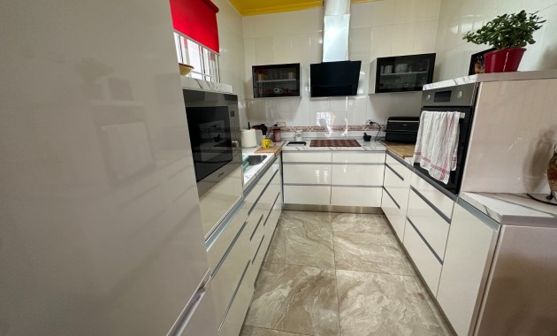 Herverkoop - Herenhuis -
Bigastro