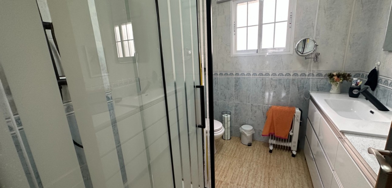 Herverkoop - Herenhuis -
Bigastro