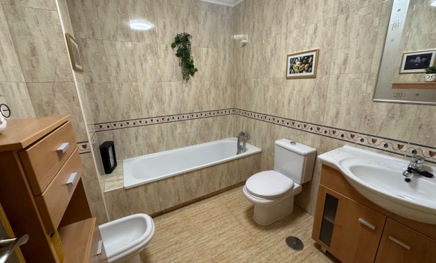 Herverkoop - Herenhuis -
Bigastro