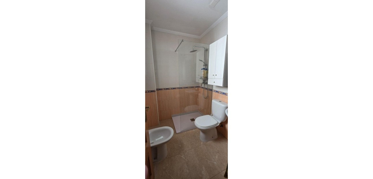 Herverkoop - Studio -
Torrevieja - torrevieja