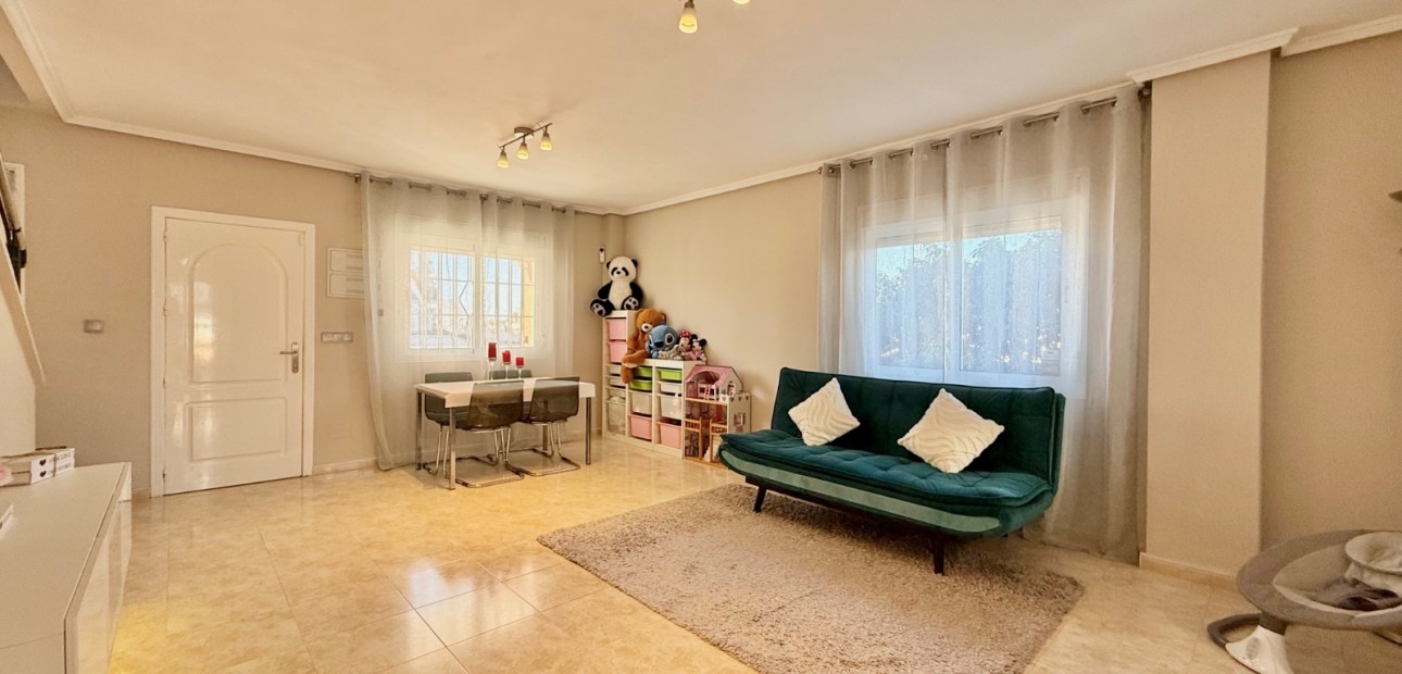 Herverkoop - Semi Detached Villa -
Ciudad Quesada - Doña Pepa