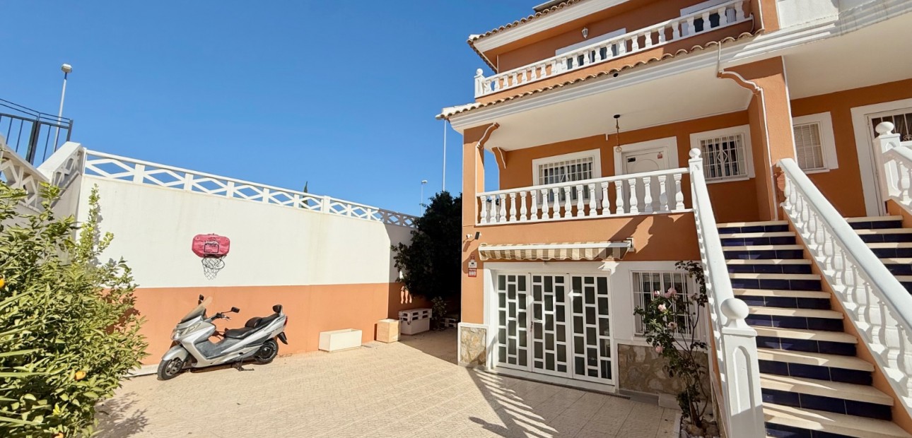 Herverkoop - Semi Detached Villa -
Ciudad Quesada - Doña Pepa