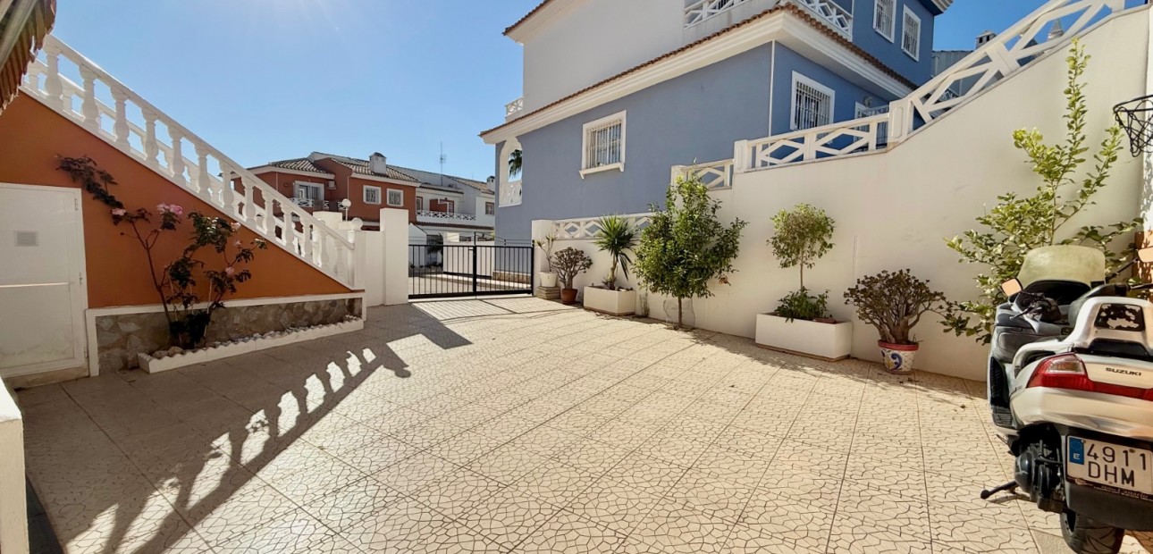 Herverkoop - Semi Detached Villa -
Ciudad Quesada - Doña Pepa
