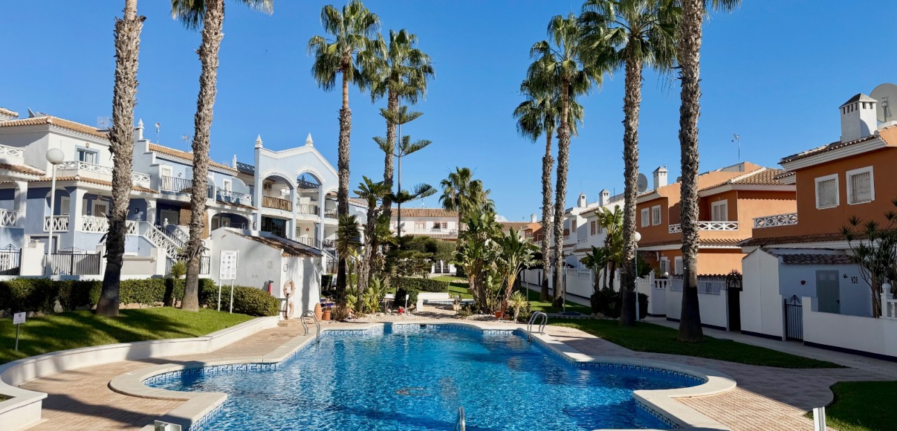 Herverkoop - Semi Detached Villa -
Ciudad Quesada - Doña Pepa