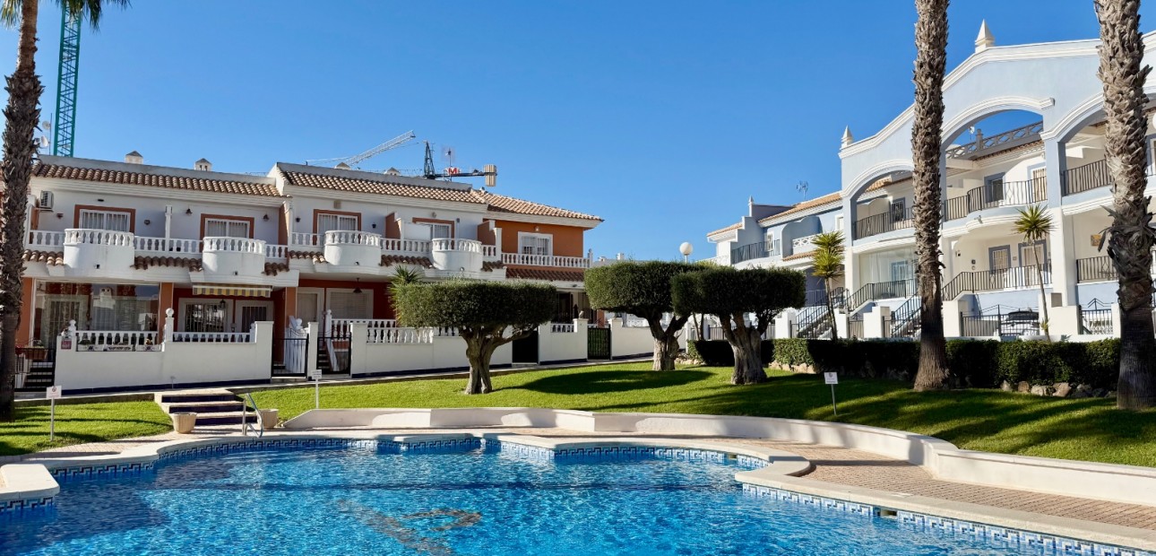 Herverkoop - Semi Detached Villa -
Ciudad Quesada - Doña Pepa