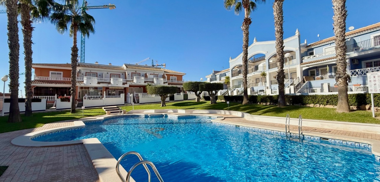 Herverkoop - Semi Detached Villa -
Ciudad Quesada - Doña Pepa