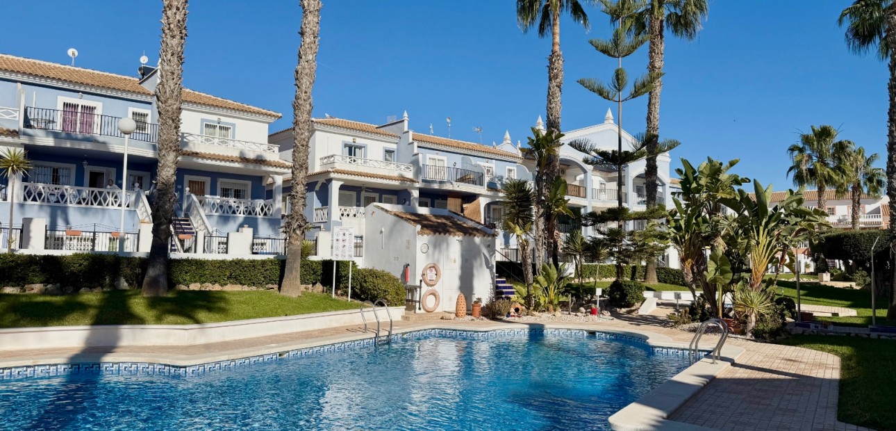 Herverkoop - Semi Detached Villa -
Ciudad Quesada - Doña Pepa