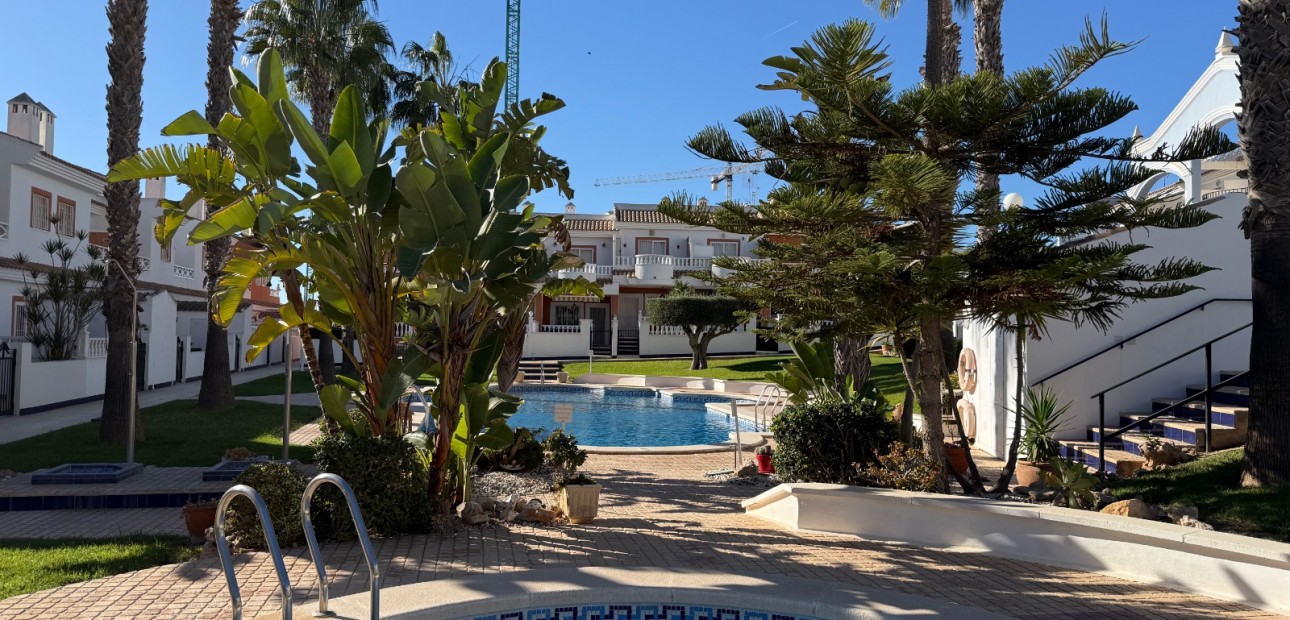 Herverkoop - Semi Detached Villa -
Ciudad Quesada - Doña Pepa