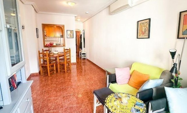 Sale - Apartment / flat -
Torrevieja - Centro