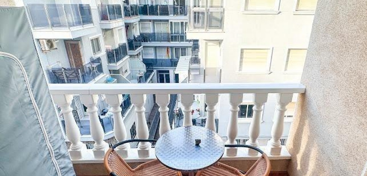 Sale - Apartment / flat -
Torrevieja - Centro