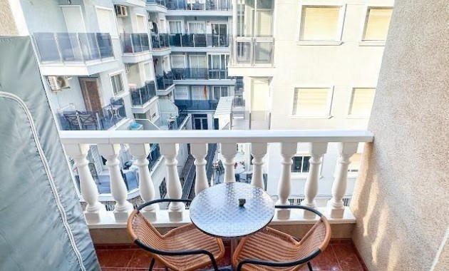 Sale - Apartment / flat -
Torrevieja - Centro