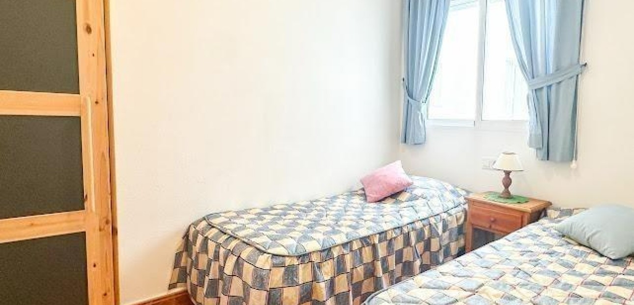 Sale - Apartment / flat -
Torrevieja - Centro