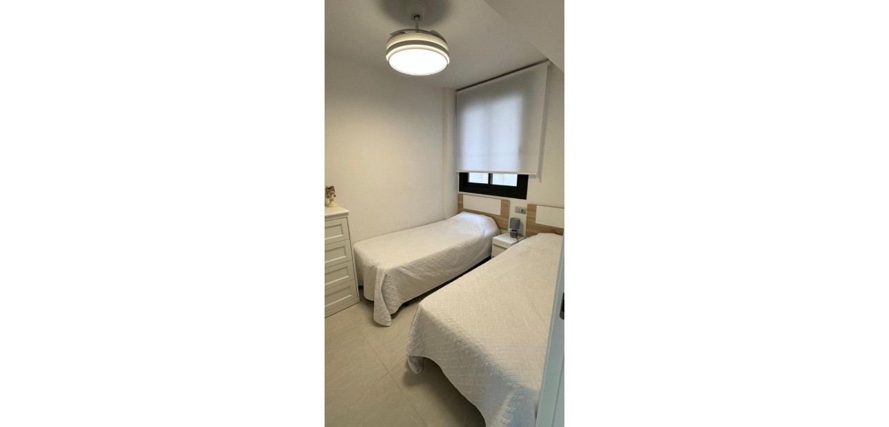 Sale - Apartment / flat -
Torrevieja - Calas Blancas