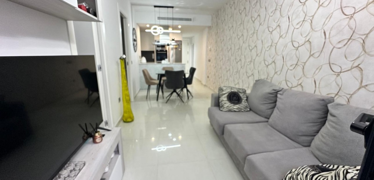 Sale - Apartment / flat -
Torrevieja - Calas Blancas