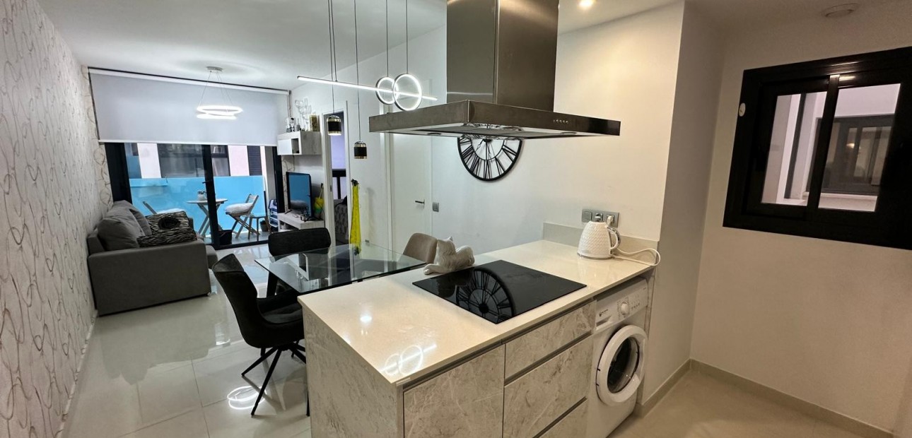 Sale - Apartment / flat -
Torrevieja - Calas Blancas