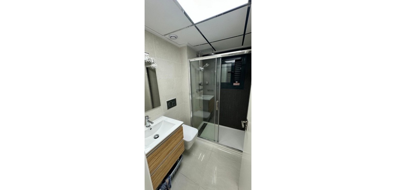 Sale - Apartment / flat -
Torrevieja - Calas Blancas