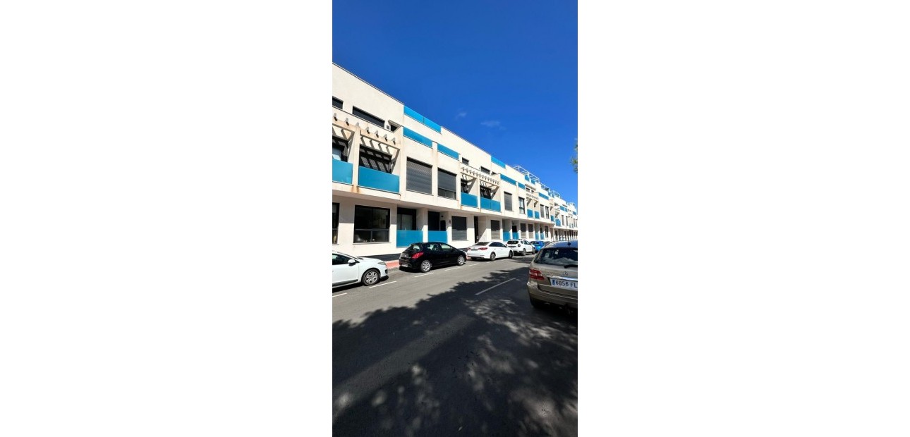 Sale - Apartment / flat -
Torrevieja - Calas Blancas