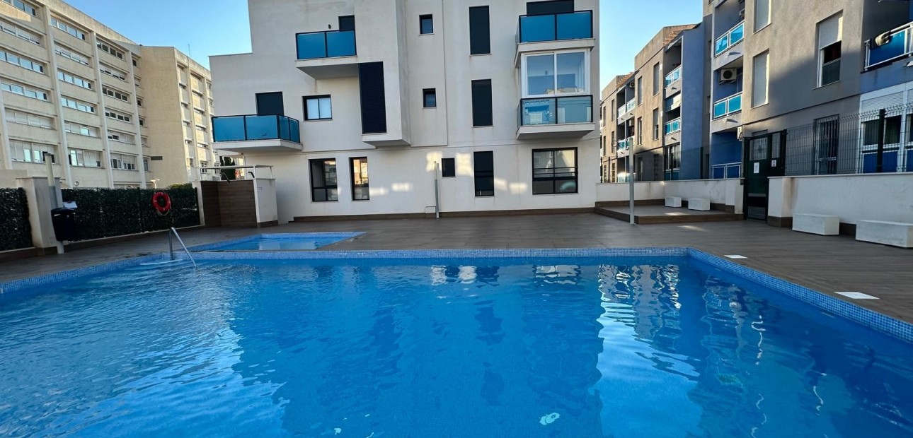 Sale - Apartment / flat -
Torrevieja - Calas Blancas
