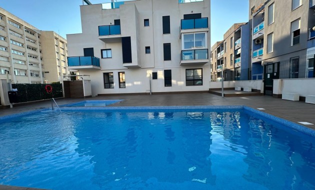 Sale - Apartment / flat -
Torrevieja - Calas Blancas