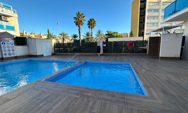 Sale - Apartment / flat -
Torrevieja - Calas Blancas