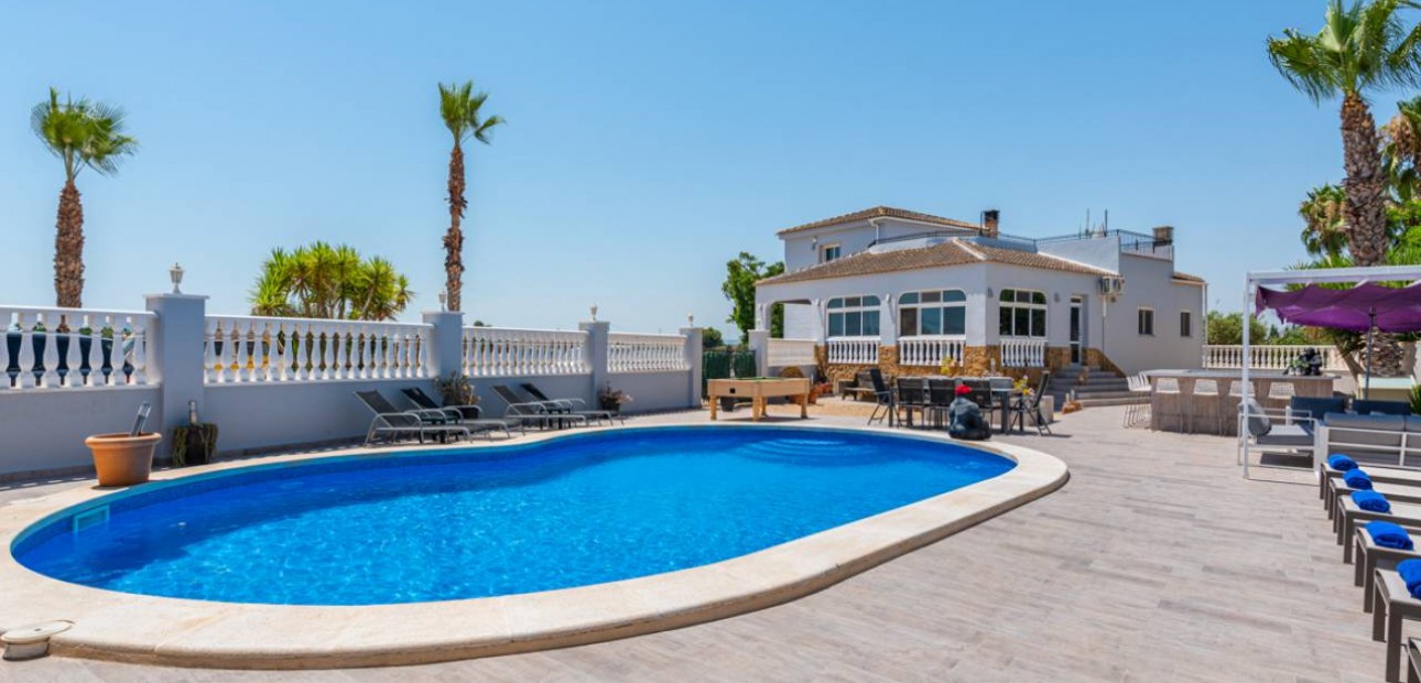 Venta - Finca / Country Property -
Catral