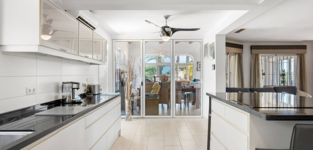 Venta - Finca / Country Property -
Catral