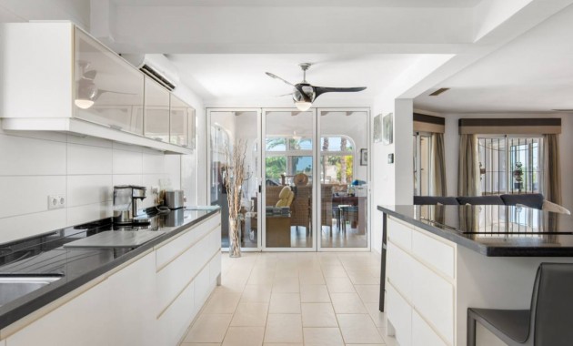 Venta - Finca / Country Property -
Catral