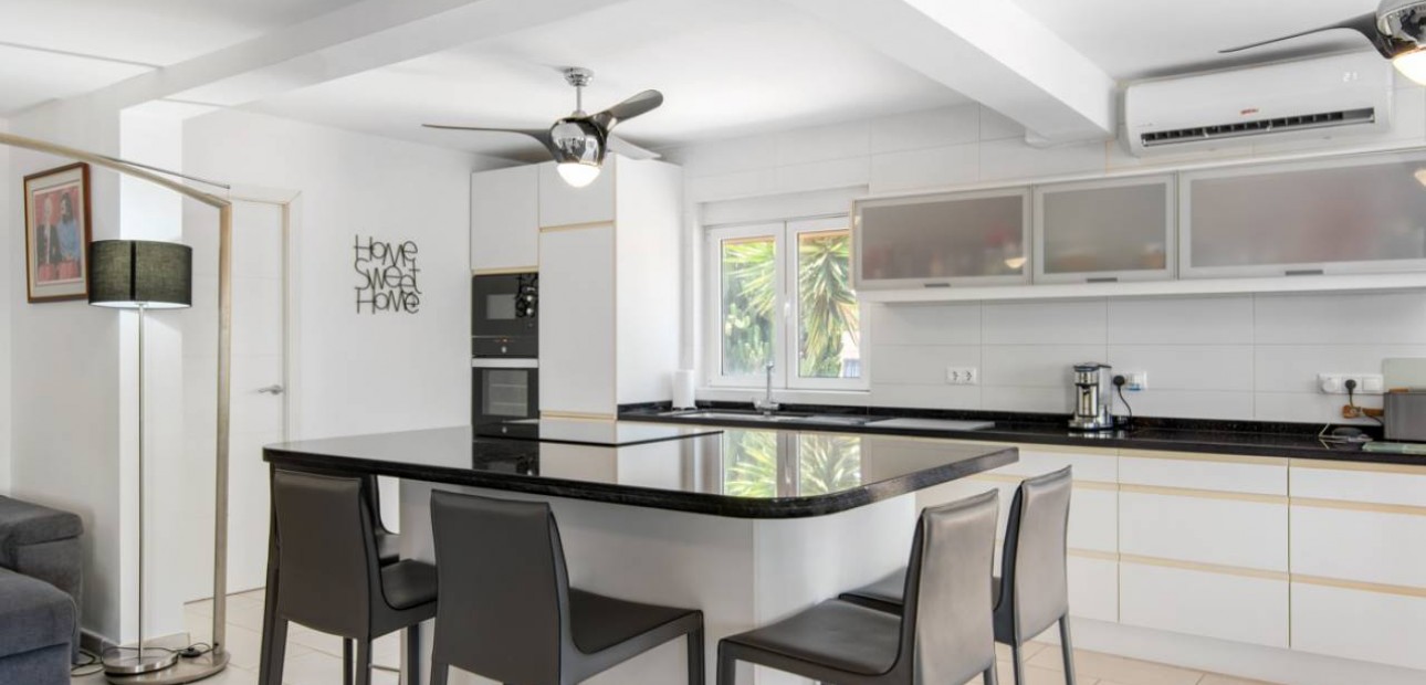 Venta - Finca / Country Property -
Catral