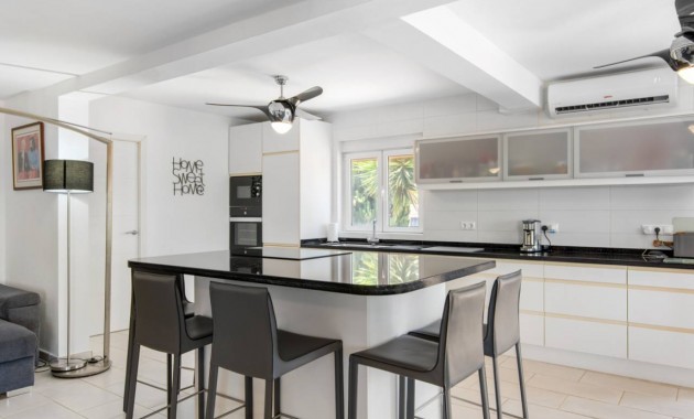 Venta - Finca / Country Property -
Catral