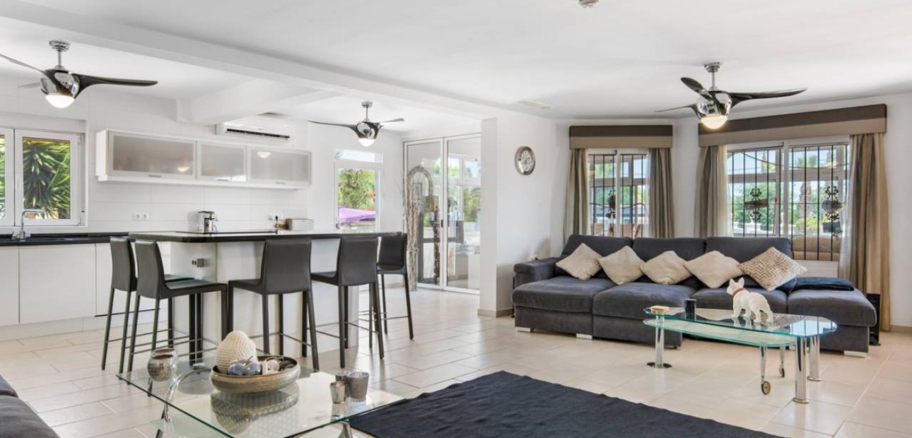 Venta - Finca / Country Property -
Catral