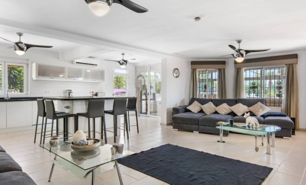 Venta - Finca / Country Property -
Catral