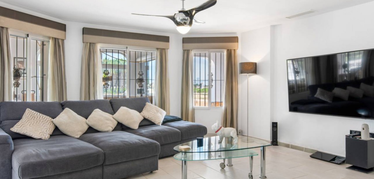 Venta - Finca / Country Property -
Catral