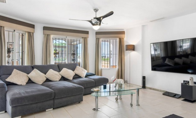 Venta - Finca / Country Property -
Catral