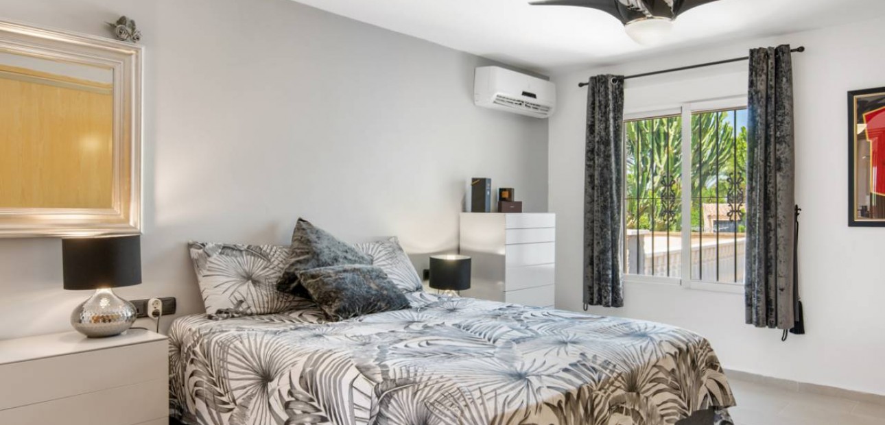 Venta - Finca / Country Property -
Catral